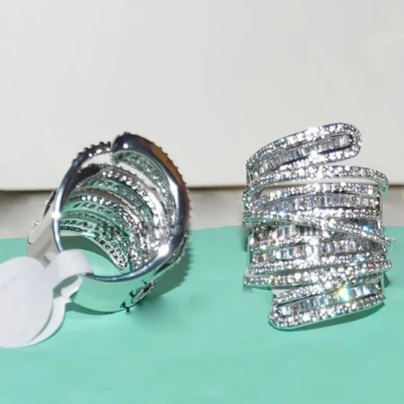 2 HOUR SALE! Beautiful 3.4CT Wide CZ Silver Ring! Wow!!🤍🤍🤍🤍✨✨✨✨ - Picture 5 of 8